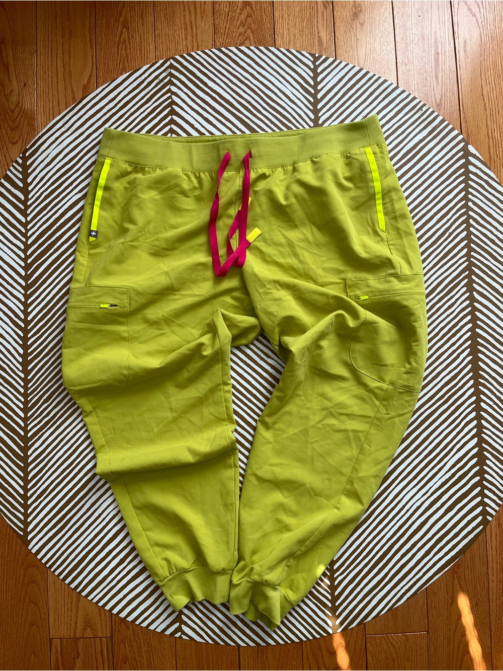 FIGS FionX Muoy Scrub Joggers Limeade (women's XXL)